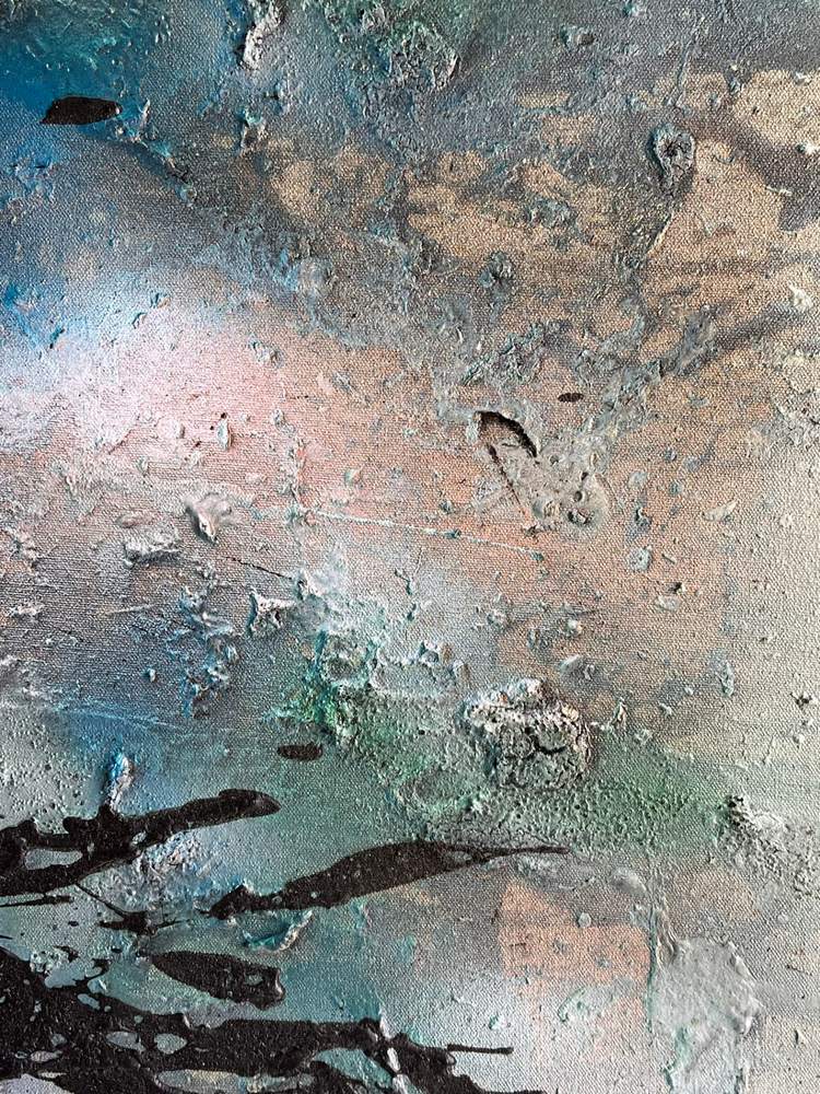 Detalle de una pintura de Vale Marini en tonos minerales